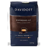 Davidoff's Dark And Chocolatey Whole Beans, 500g, feature on the label "Dark & Chocolatey" with a 4/6 intensity. Made from 100% Arabica, the package shows a small coffee cup surrounded by rich beans.